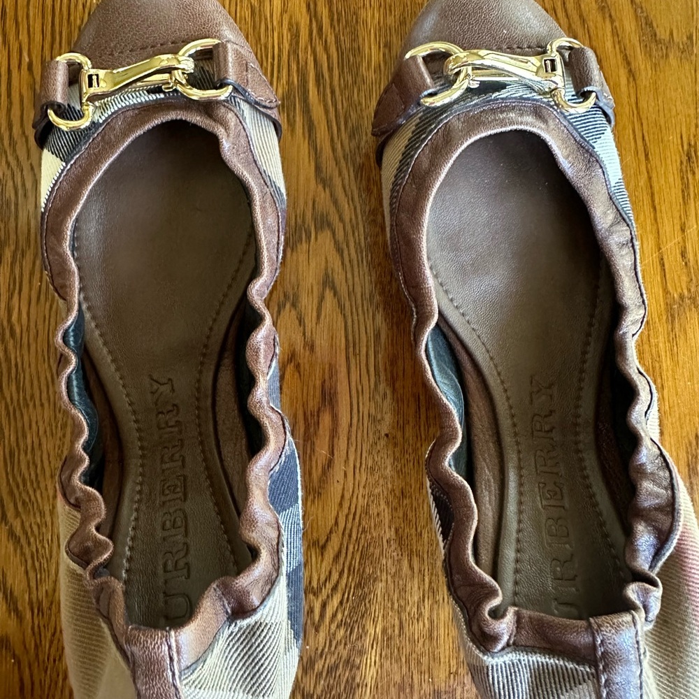 Burberry flats